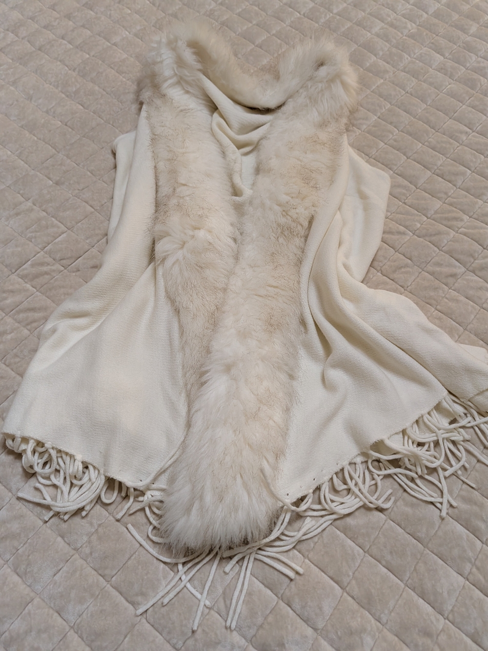 Source Unknown Cream Faux Fur Trim Vest